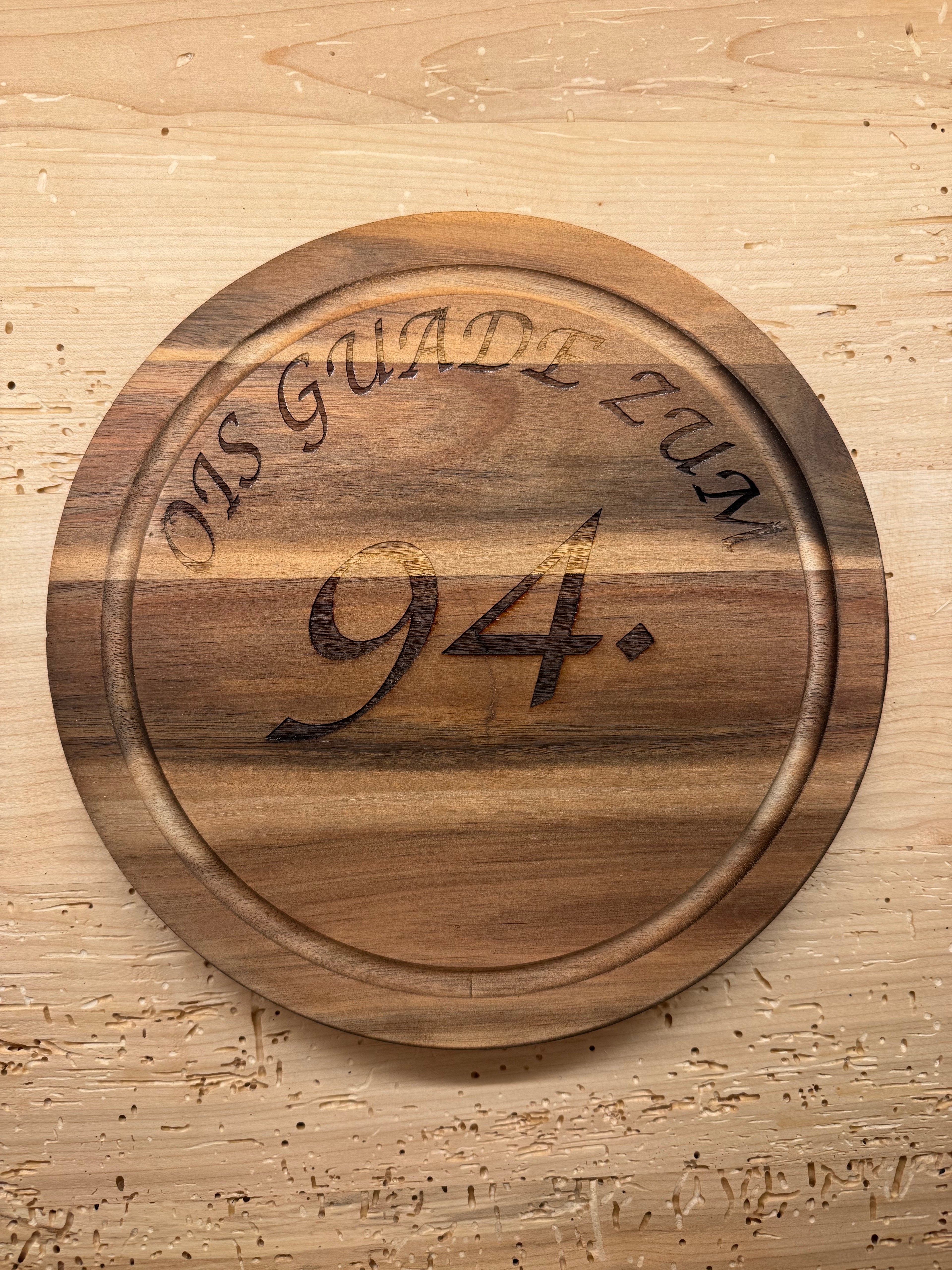 Holzbrett Akazie mit Gravur Rund